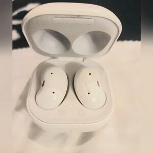 Samsung noise cancelling buds